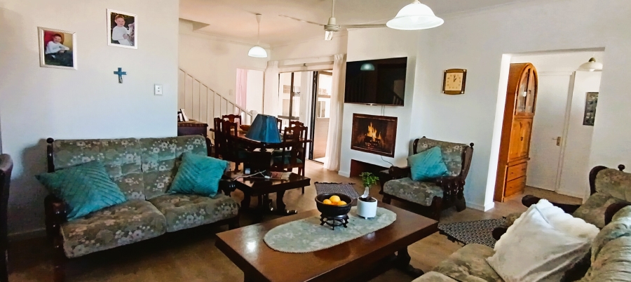 3 Bedroom Property for Sale in Heuningkloof Western Cape